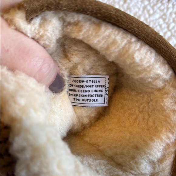 Women’s Bearpaw “Stella” Brown Knit & Suede Boots with Cream Fur Lining. Size 8 - Picture 9 of 9